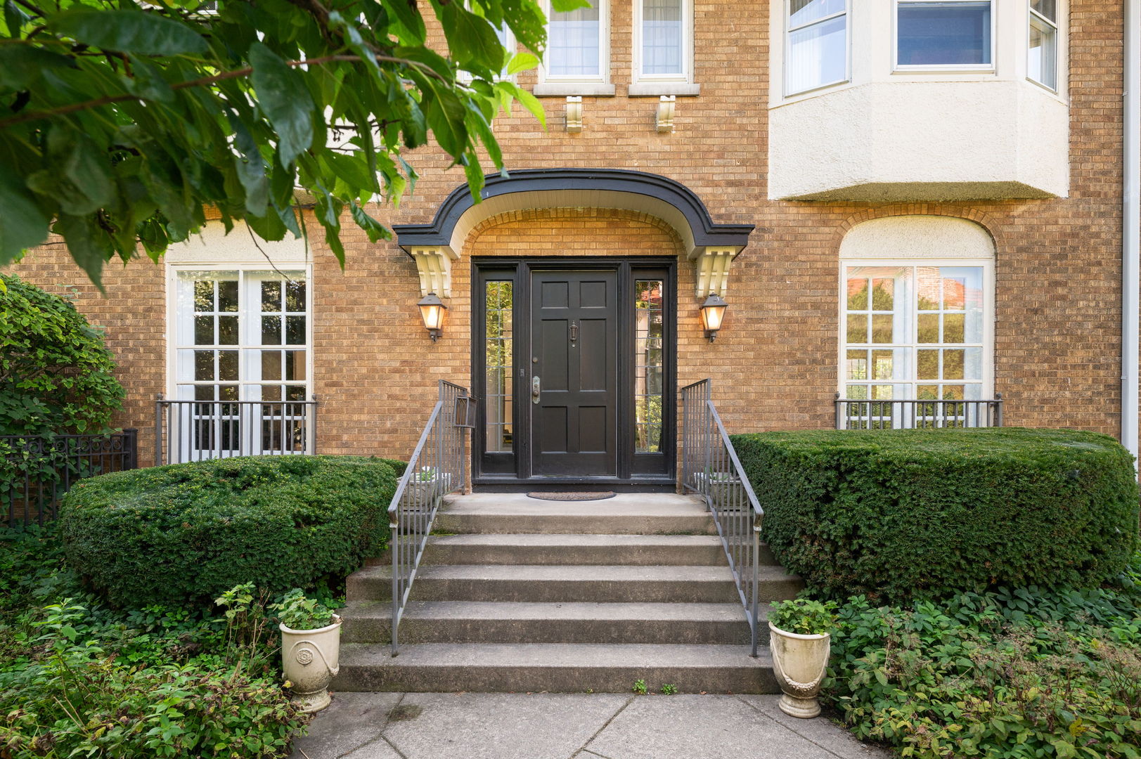 693 Sheridan Road Wilmette, IL 60091 - Photo 6 of 45 a front view of a house