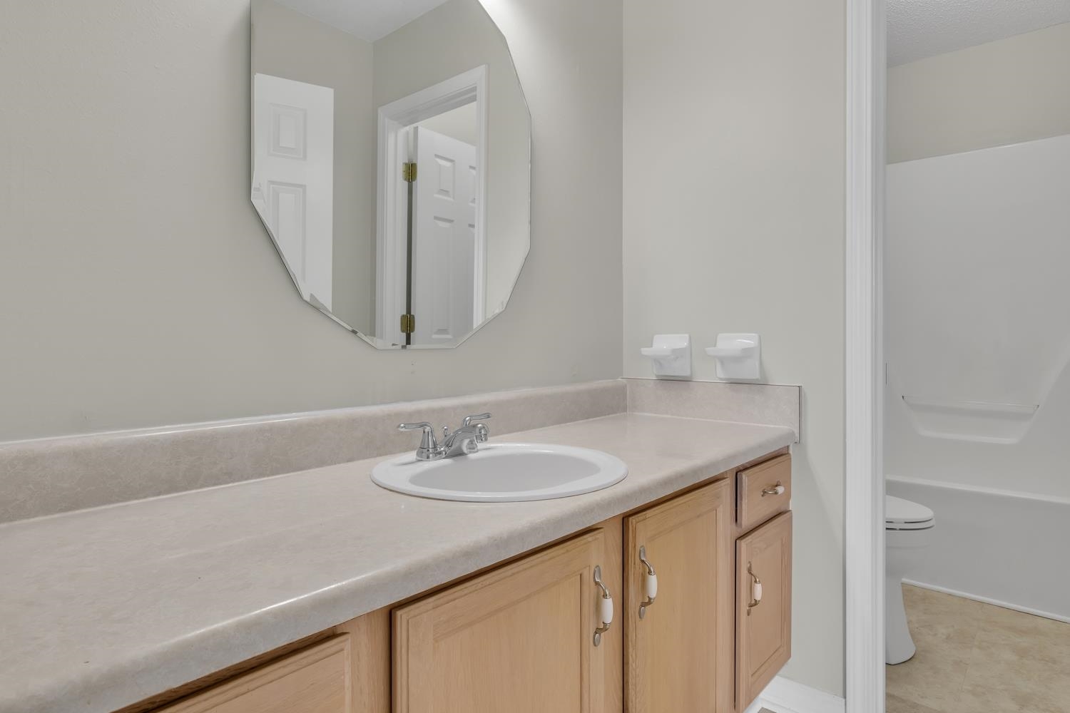 19605 Quartz Lane Robertsdale, AL 36567 - Photo 22 of 33 Bathroom