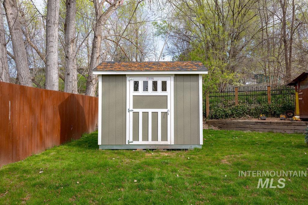 405 North 2nd Street Eagle, ID 83616 - Photo 30 of 39 View of shed featuring a fenced backyard