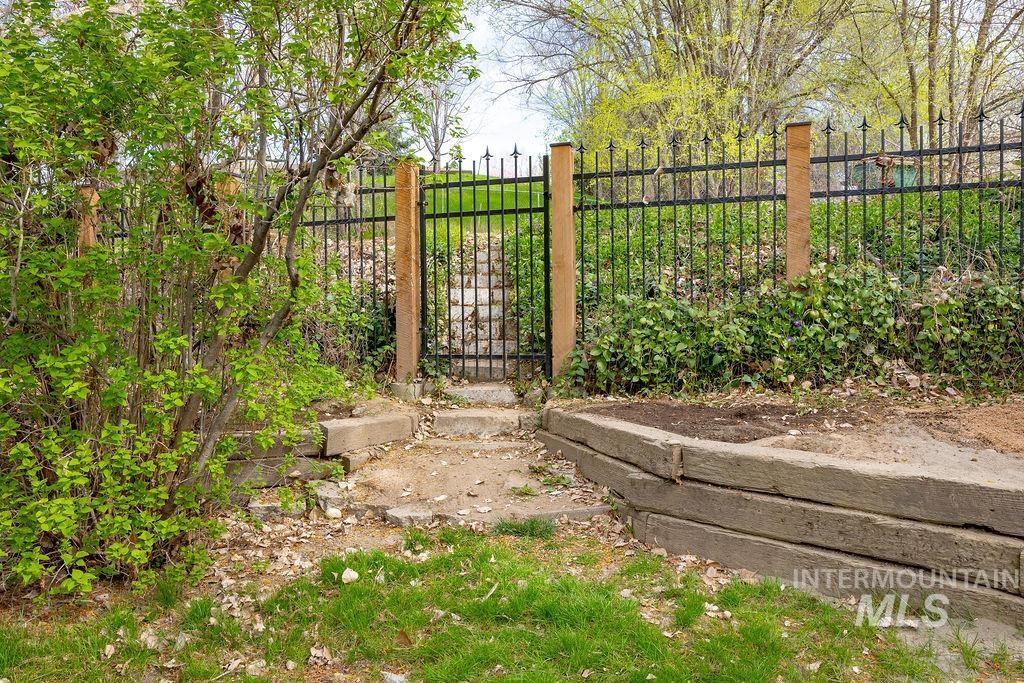405 North 2nd Street Eagle, ID 83616 - Photo 34 of 39 View of gate
