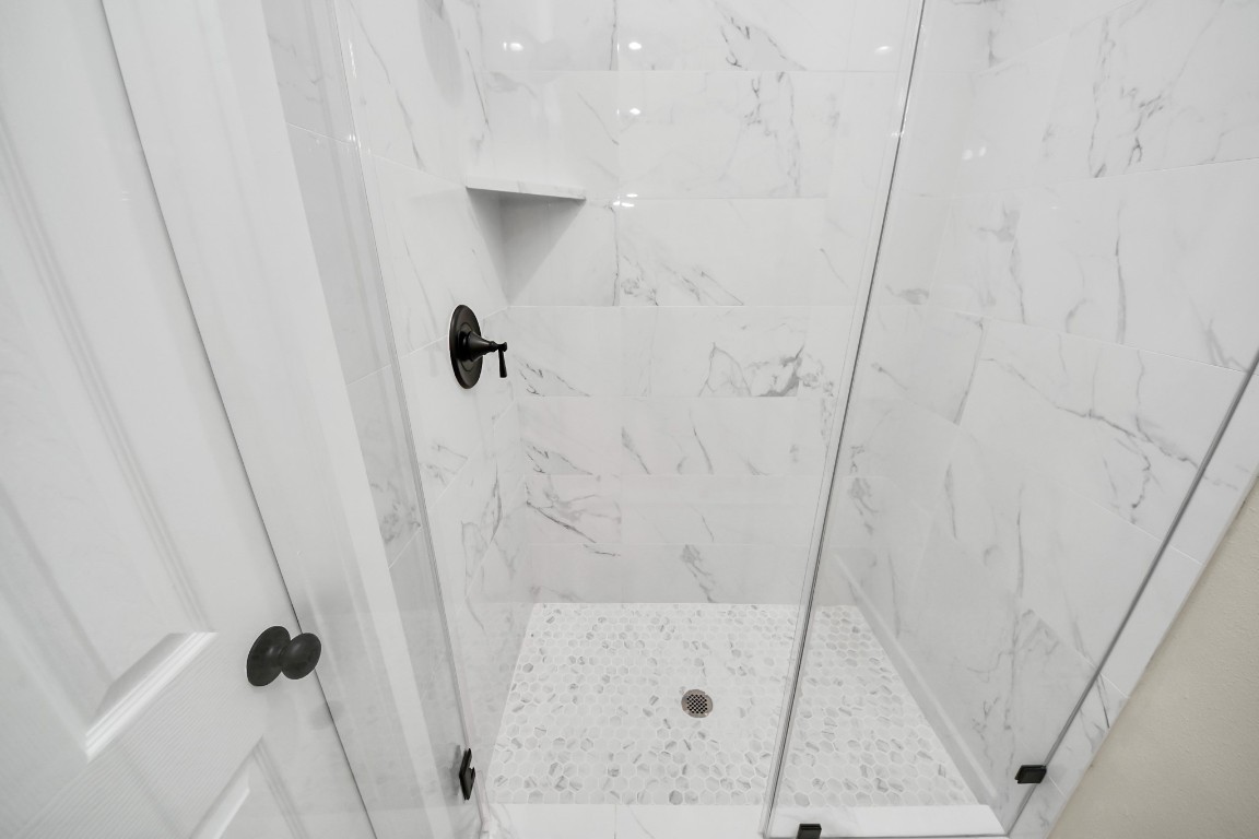 5211 Amy Street, Unit B Houston, TX 77028 - Photo 13 of 17 a bathroom with a shower
