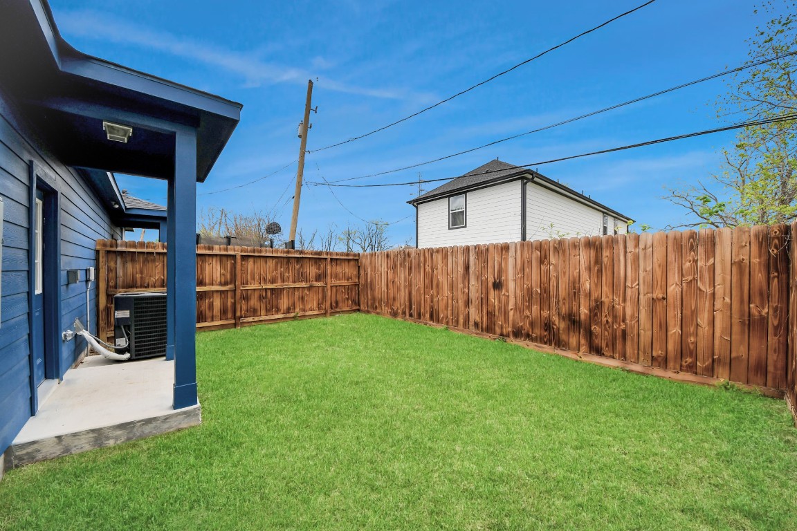 5211 Amy Street, Unit B Houston, TX 77028 - Photo 15 of 17 a view of a backyard with wooden fence