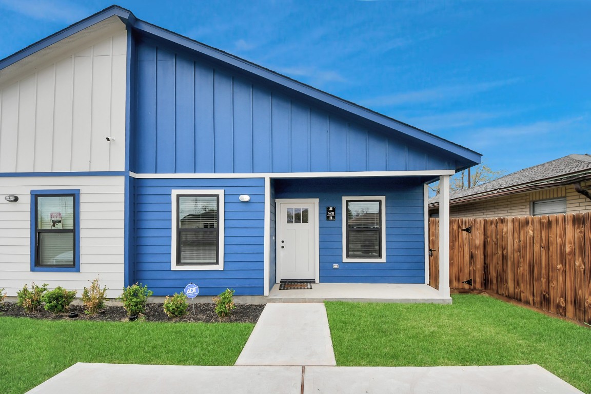 5211 Amy Street, Unit B Houston, TX 77028 - Photo 2 of 17 a front view of a house with garden
