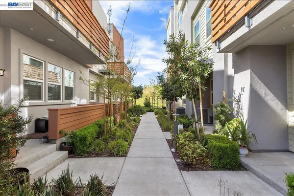 a view of a pathway with house on both side