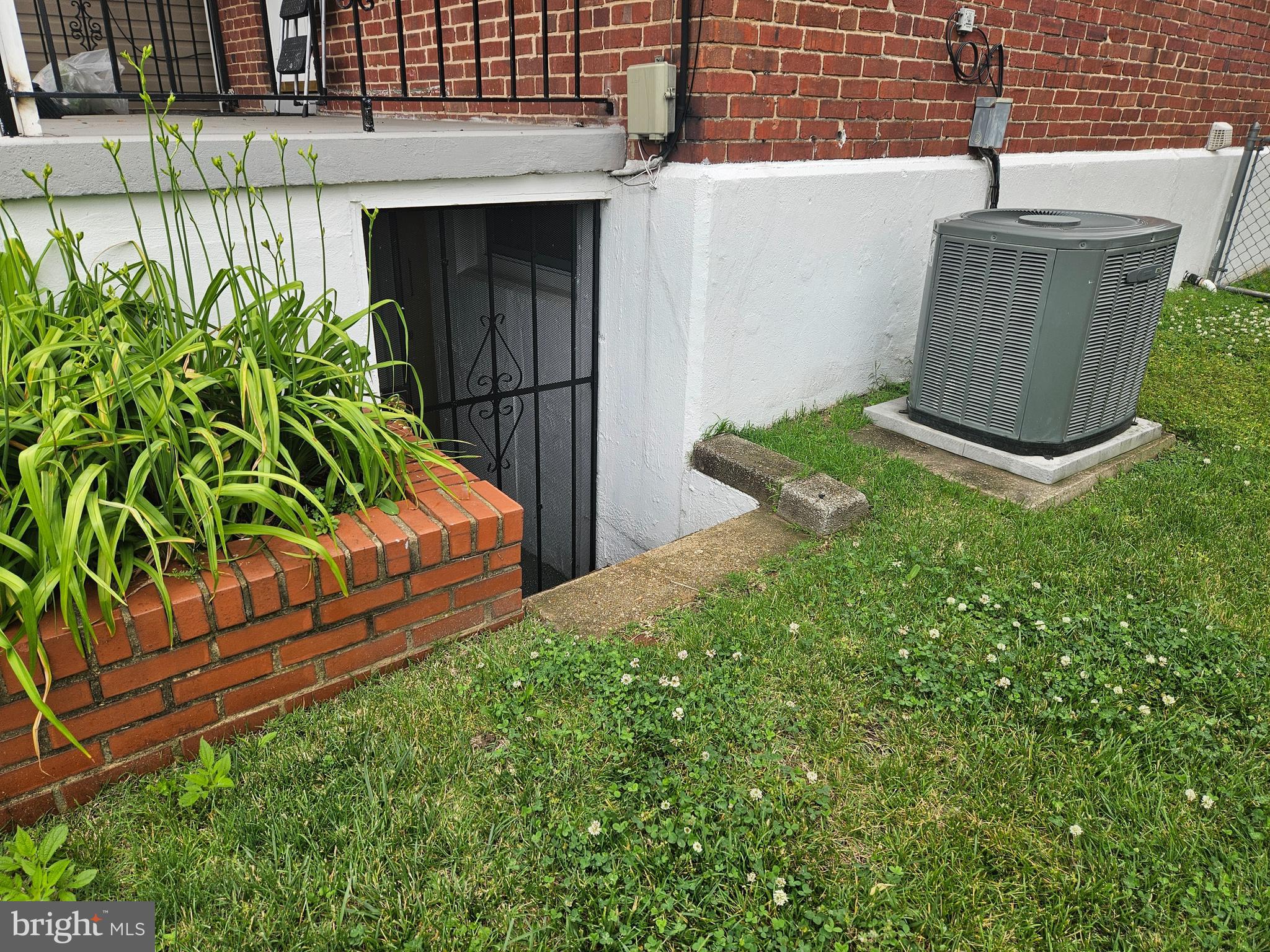6907 Belclare Road Baltimore, MD 21222 - Photo 22 of 26 a backyard of a house with lots of green space