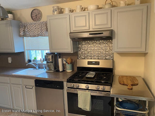 347 Willowbrook Road Staten Island, NY 10314 - Photo 5 of 31 kitchen2