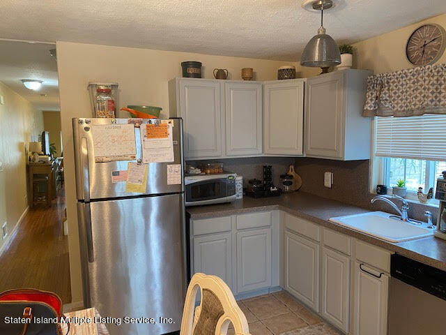 347 Willowbrook Road Staten Island, NY 10314 - Photo 6 of 31 kitchen3