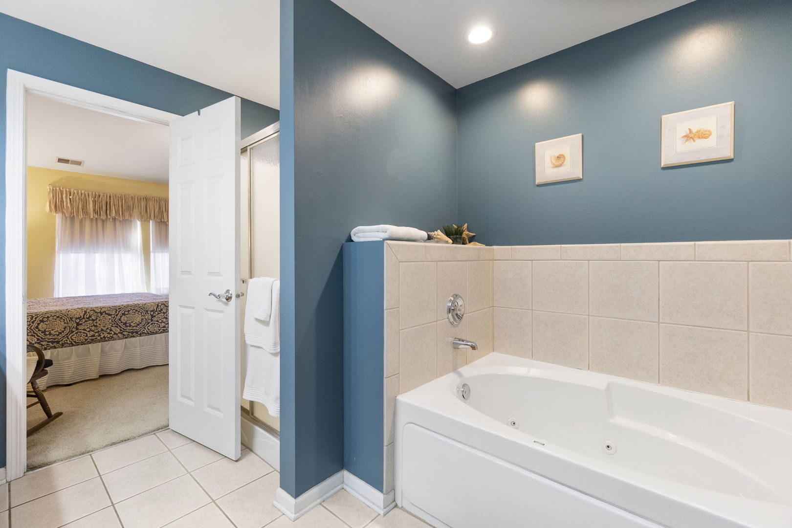 388 Ridge Road North Aurora, IL 60542 - Photo 9 of 15 a bathroom with a tub and shower