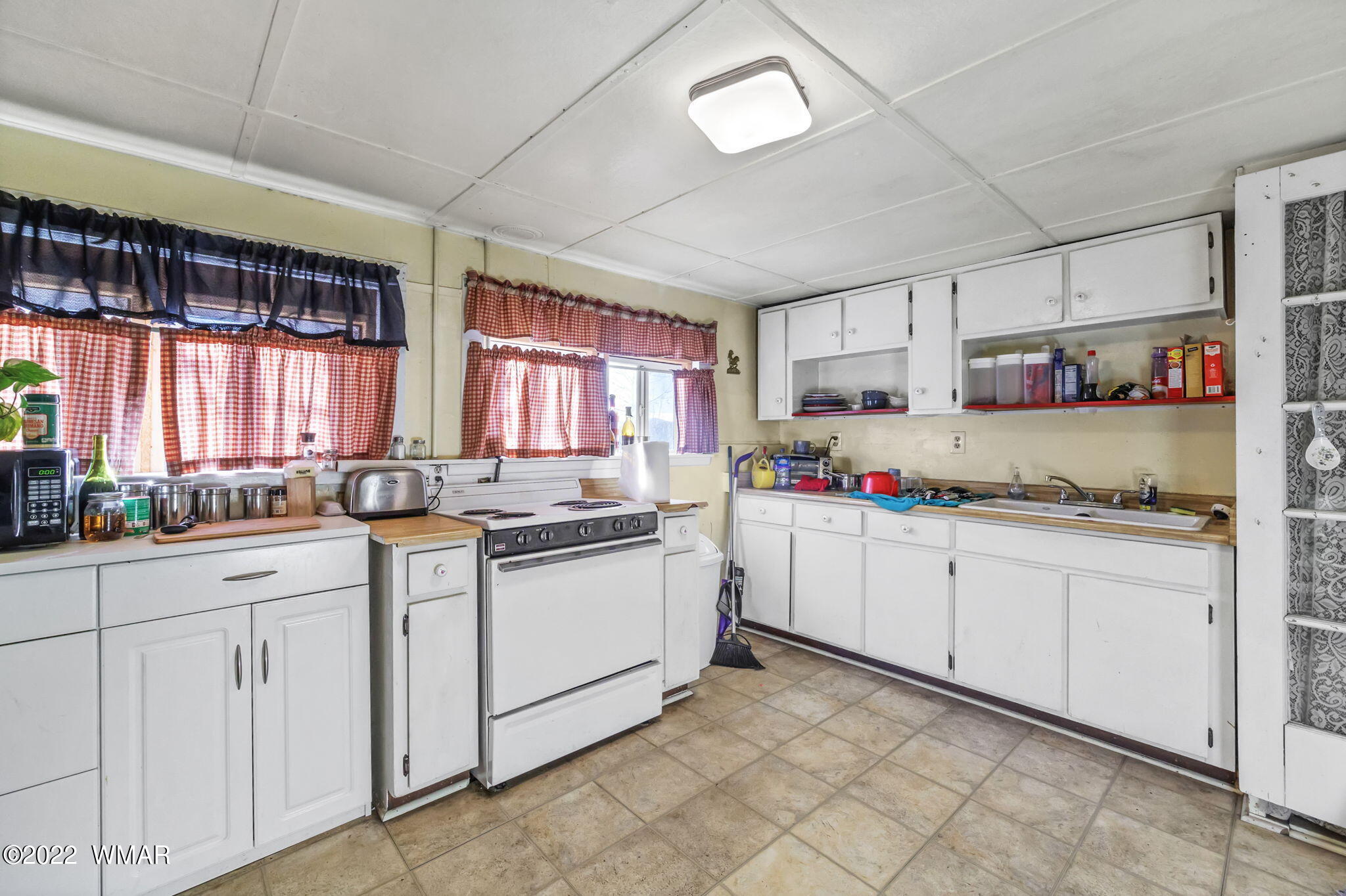 300 South Mountain Avenue Springerville, AZ 85938 - Photo 17 of 20
