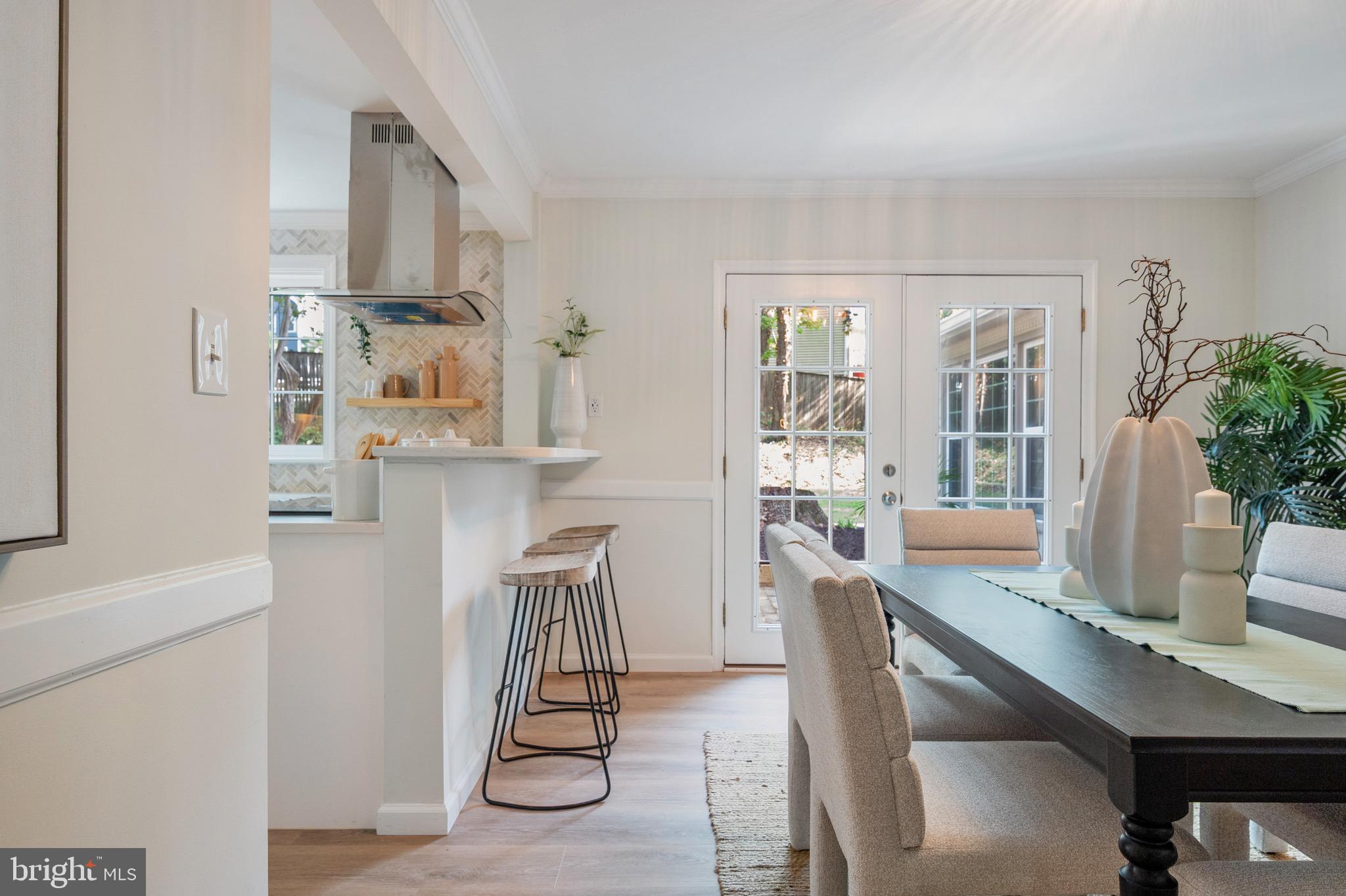 6001 Beech Tree Drive Alexandria, VA 22310 - Photo 26 of 63 a living room with furniture and a table