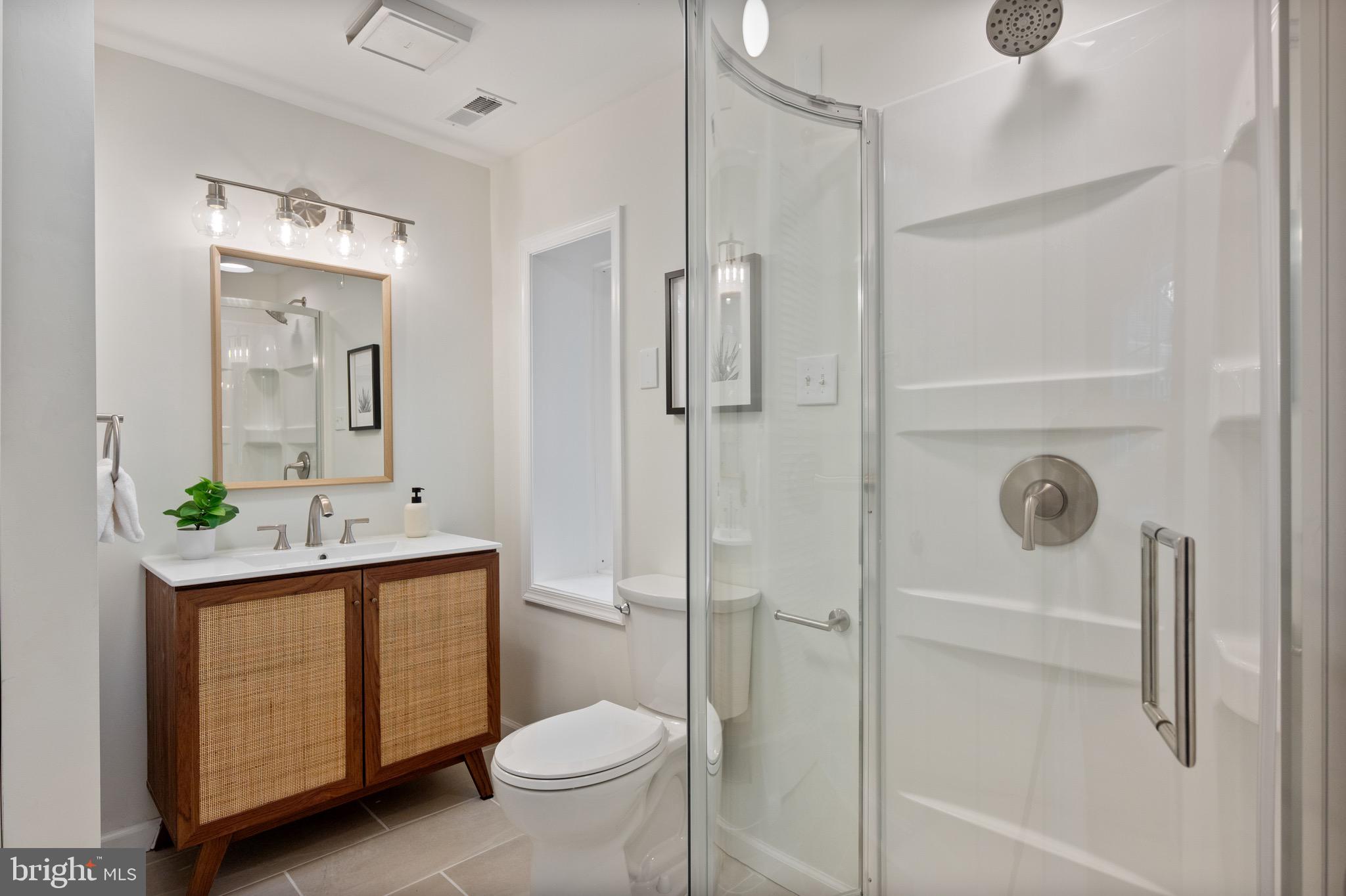 6001 Beech Tree Drive Alexandria, VA 22310 - Photo 39 of 63 Full Bath 2 (Main Level)