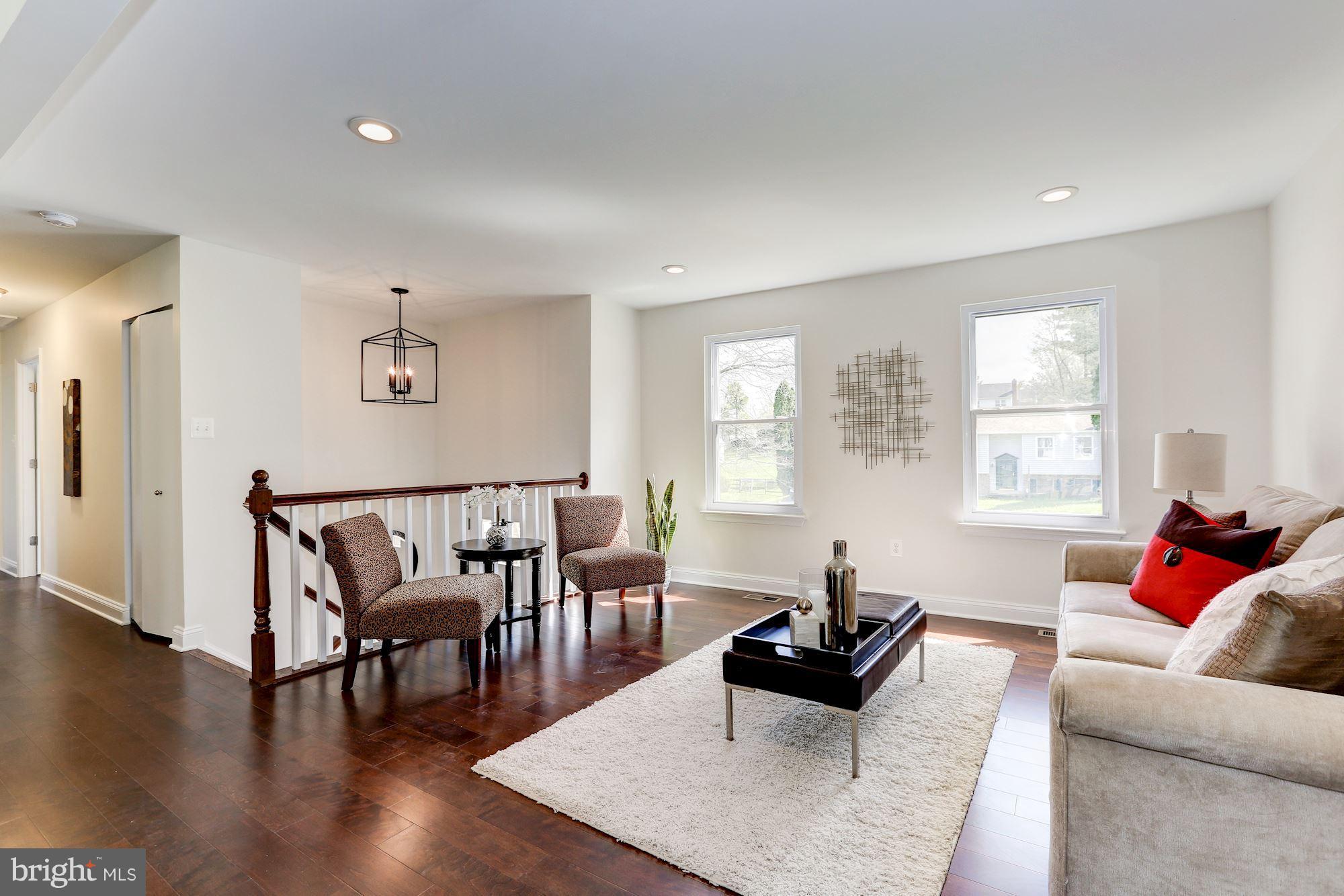 10441 Carlyn Ridge Road Damascus, MD 20872 - Photo 5 of 23 Living Room