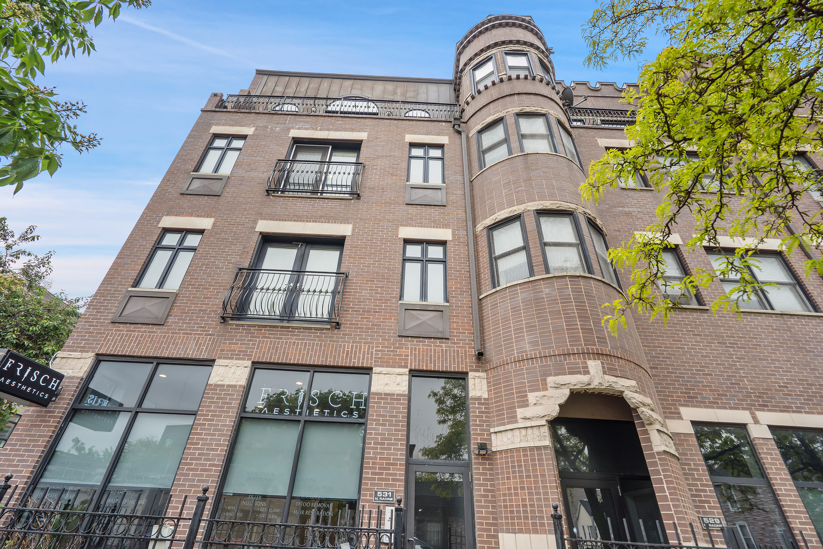 531 North Racine Avenue, Unit 3 Chicago, IL 60642 - Photo 1 of 22 front view of a building