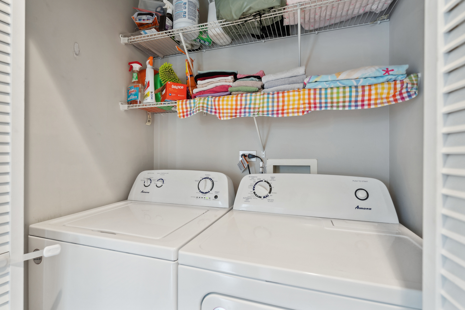 531 North Racine Avenue, Unit 3 Chicago, IL 60642 - Photo 20 of 22 a utility room with dryer and washer