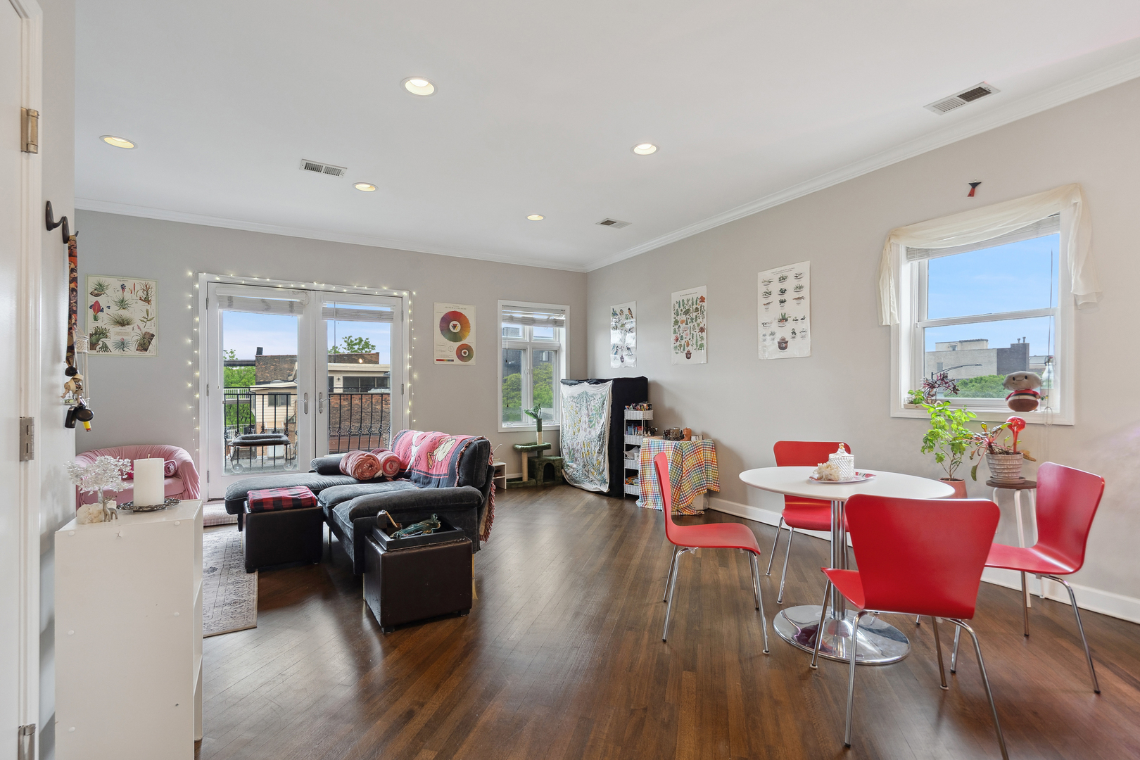 531 North Racine Avenue, Unit 3 Chicago, IL 60642 - Photo 4 of 22 a living room with furniture and wooden floor
