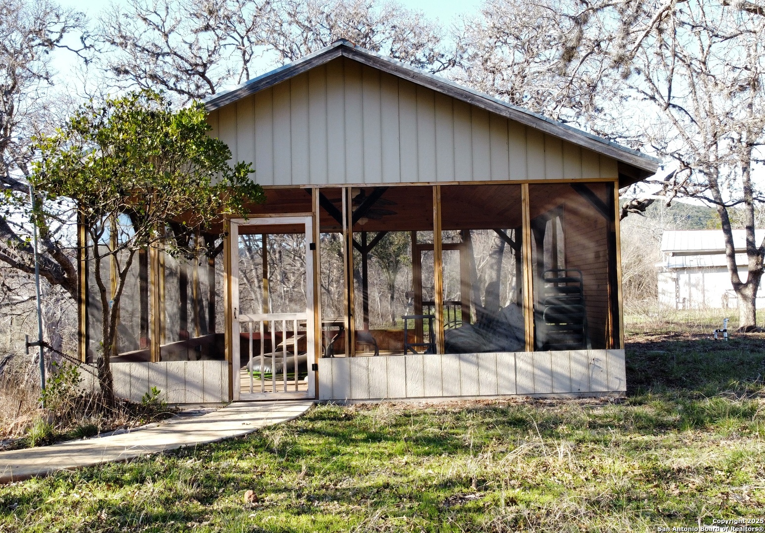 224 Rocky Top Road Medina, TX 78055 - Photo 26 of 38 a view of a small house with yard and sitting area