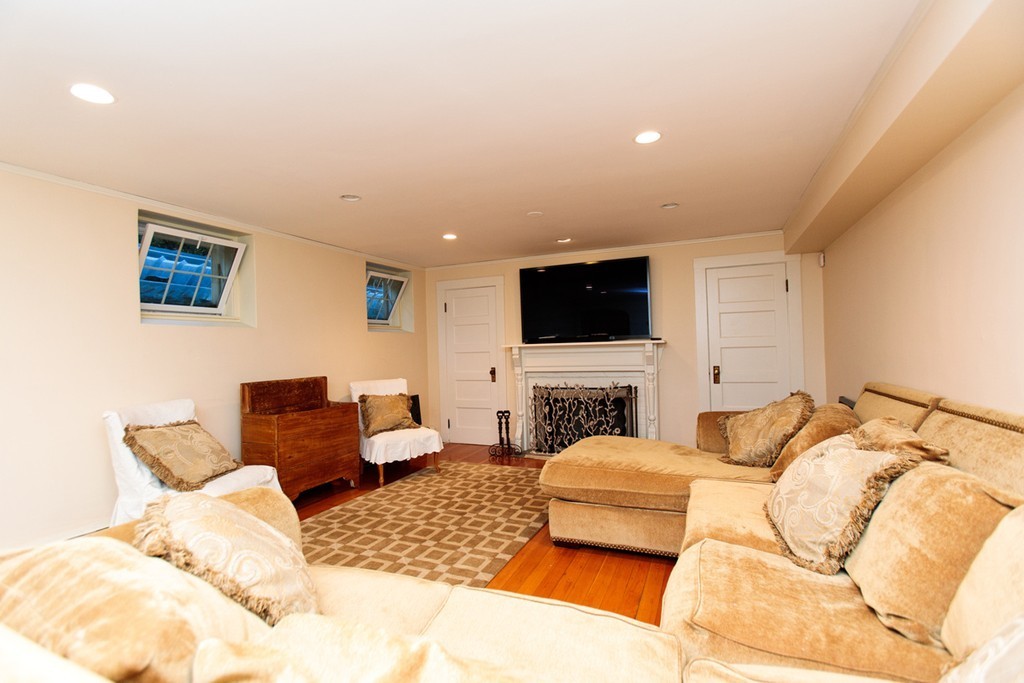 44 Woodcliff Road Wellesley, MA 02481 - Photo 25 of 30