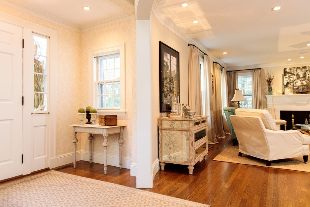 44 Woodcliff Road Wellesley, MA 02481 - Photo 3 of 30