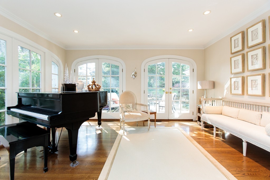 44 Woodcliff Road Wellesley, MA 02481 - Photo 8 of 30