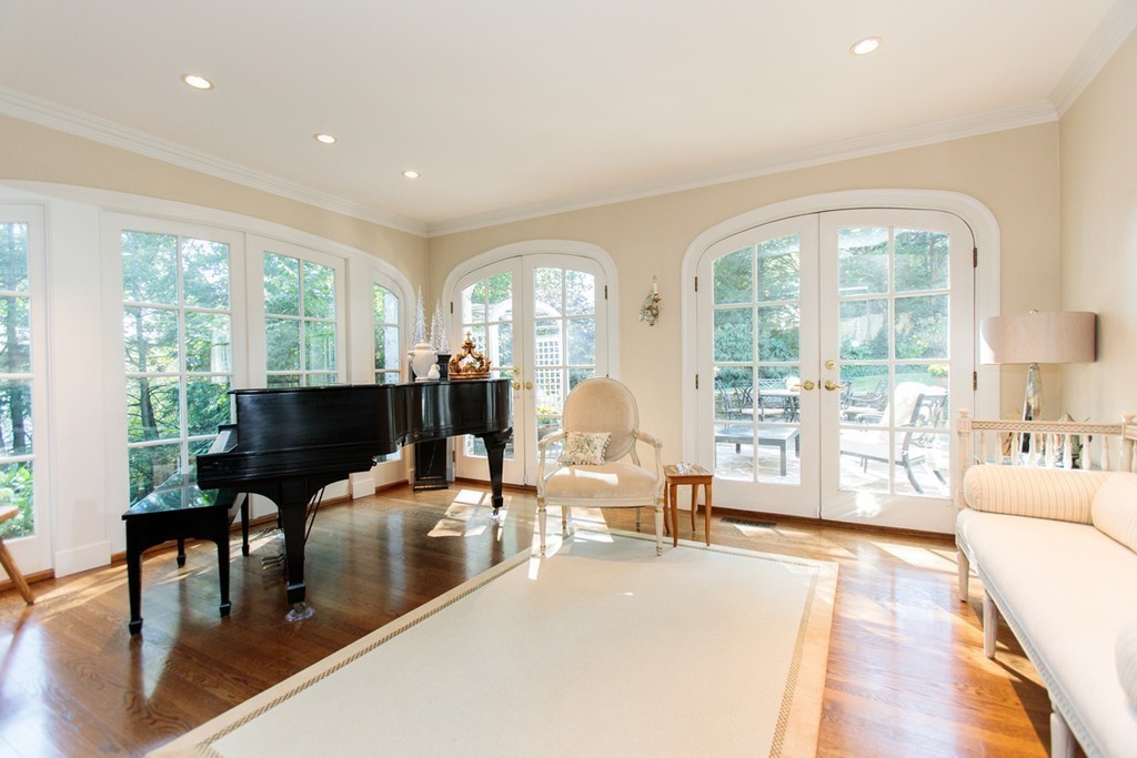 44 Woodcliff Road Wellesley, MA 02481 - Photo 9 of 30