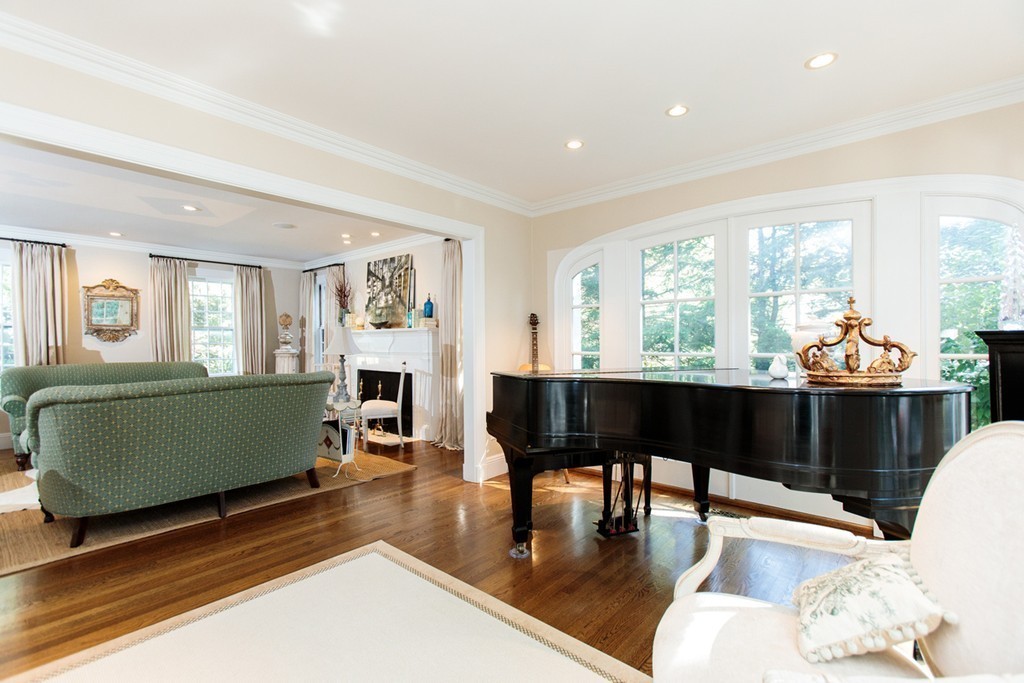 44 Woodcliff Road Wellesley, MA 02481 - Photo 10 of 30