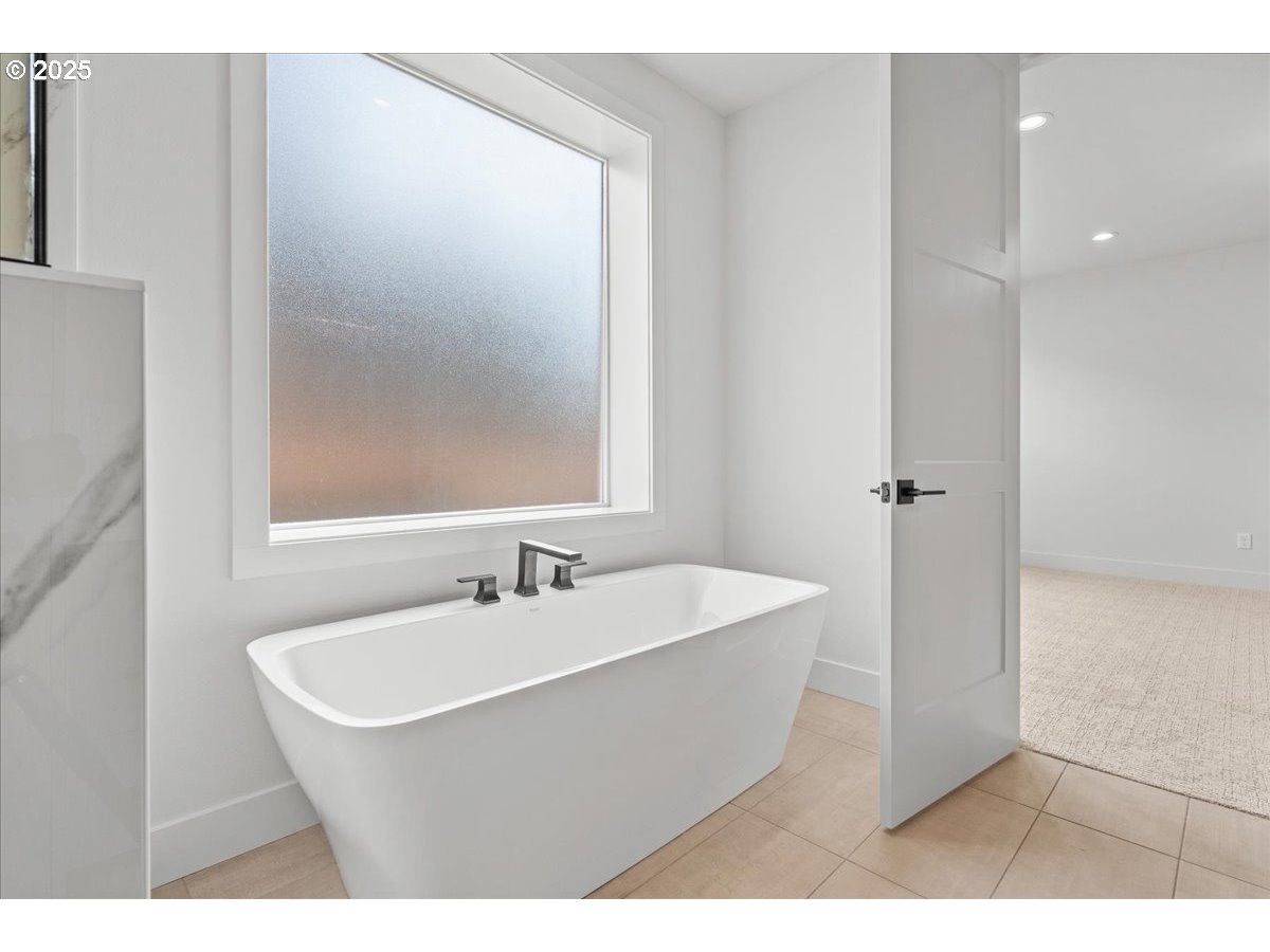 16705 Northeast 38th Avenue Vancouver, WA 98686 - Photo 26 of 45 a bathroom with a sink a mirror and a bathtub