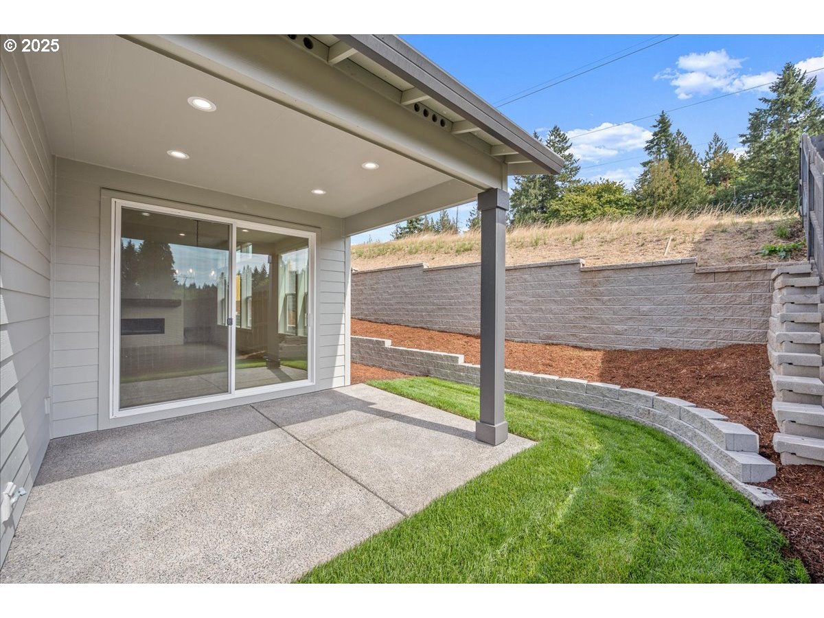 16705 Northeast 38th Avenue Vancouver, WA 98686 - Photo 32 of 45 a view of an entryway door