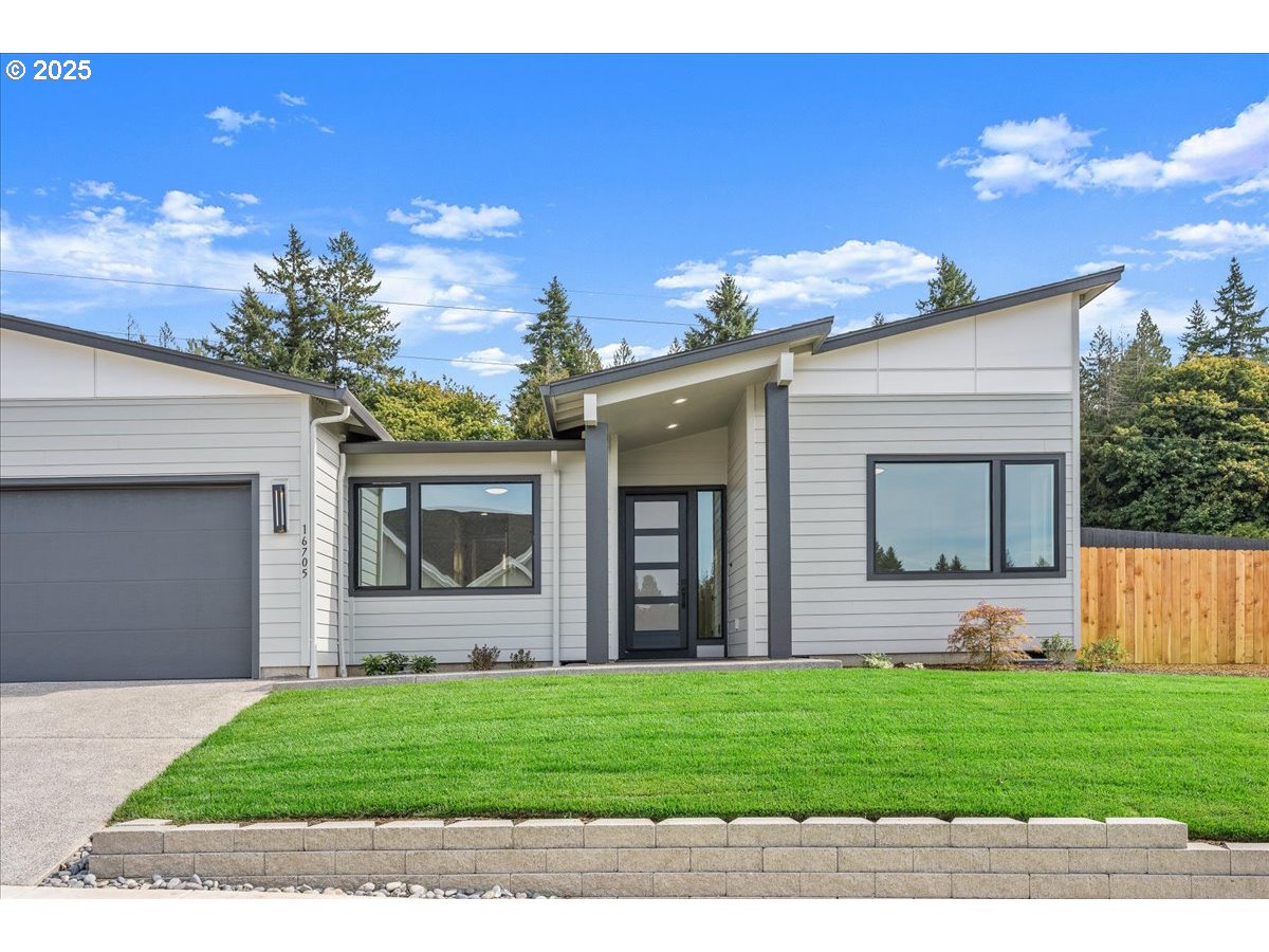 16705 Northeast 38th Avenue Vancouver, WA 98686 - Photo 36 of 45 a front view of a house with a garden and yard