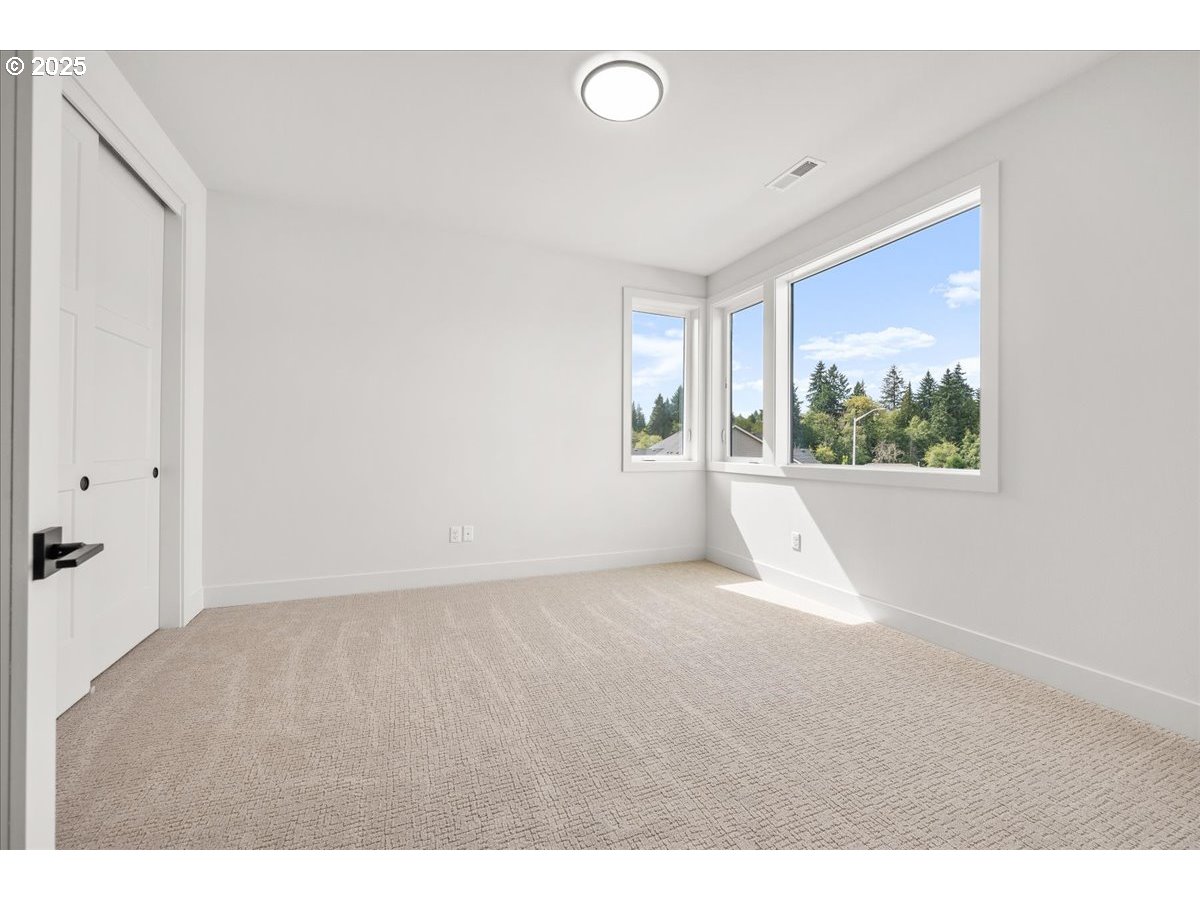 16705 Northeast 38th Avenue Vancouver, WA 98686 - Photo 5 of 45 a view of empty room with window