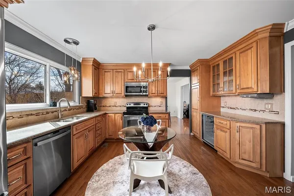 $469,900 | 9722 Big Bend Road, Crestwood, MO 63122