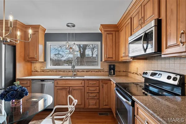$469,900 | 9722 Big Bend Road, Crestwood, MO 63122