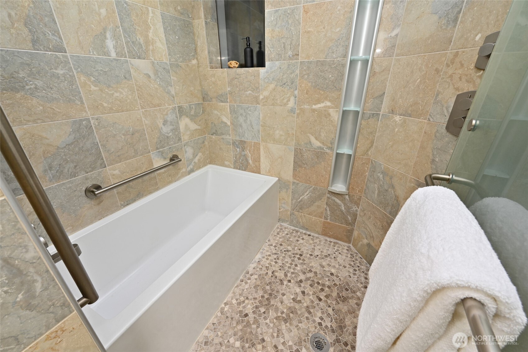 2806 Southwest 167th Place Burien, WA 98166 - Photo 16 of 26