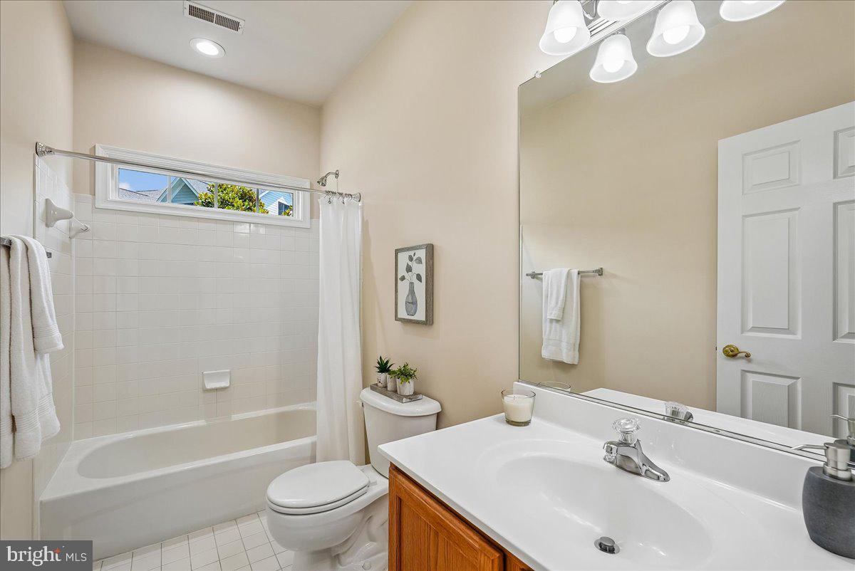 6322 Halsey Road McLean, VA 22101 - Photo 51 of 69 Hall full bath