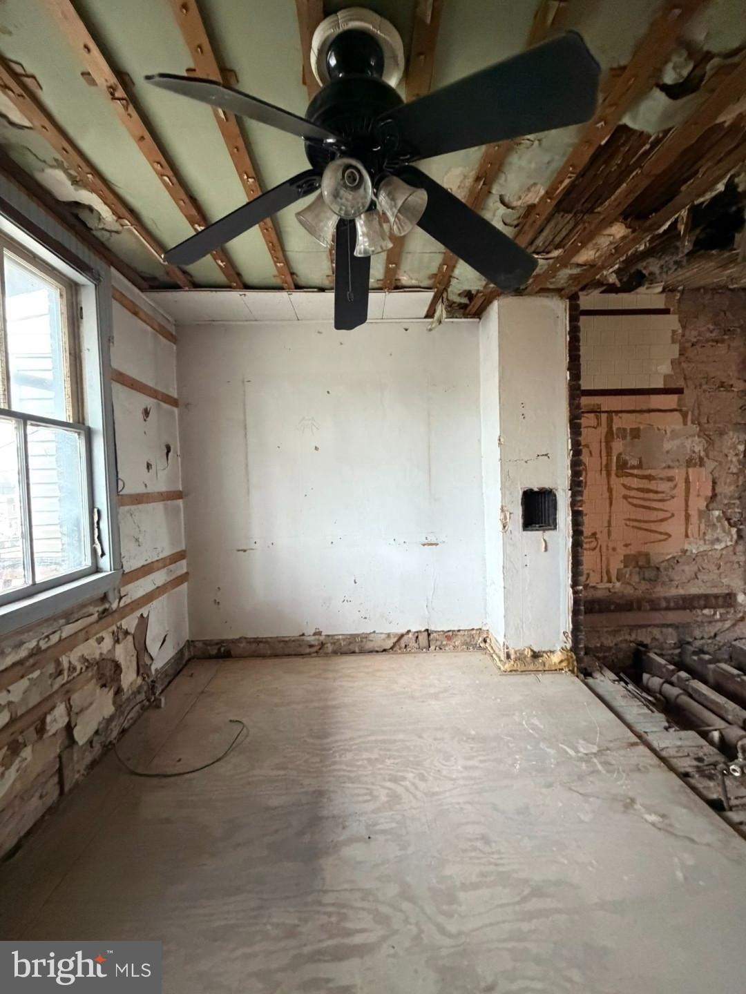 12 South Kresson Street Baltimore, MD 21224 - Photo 18 of 29 a view of an empty room