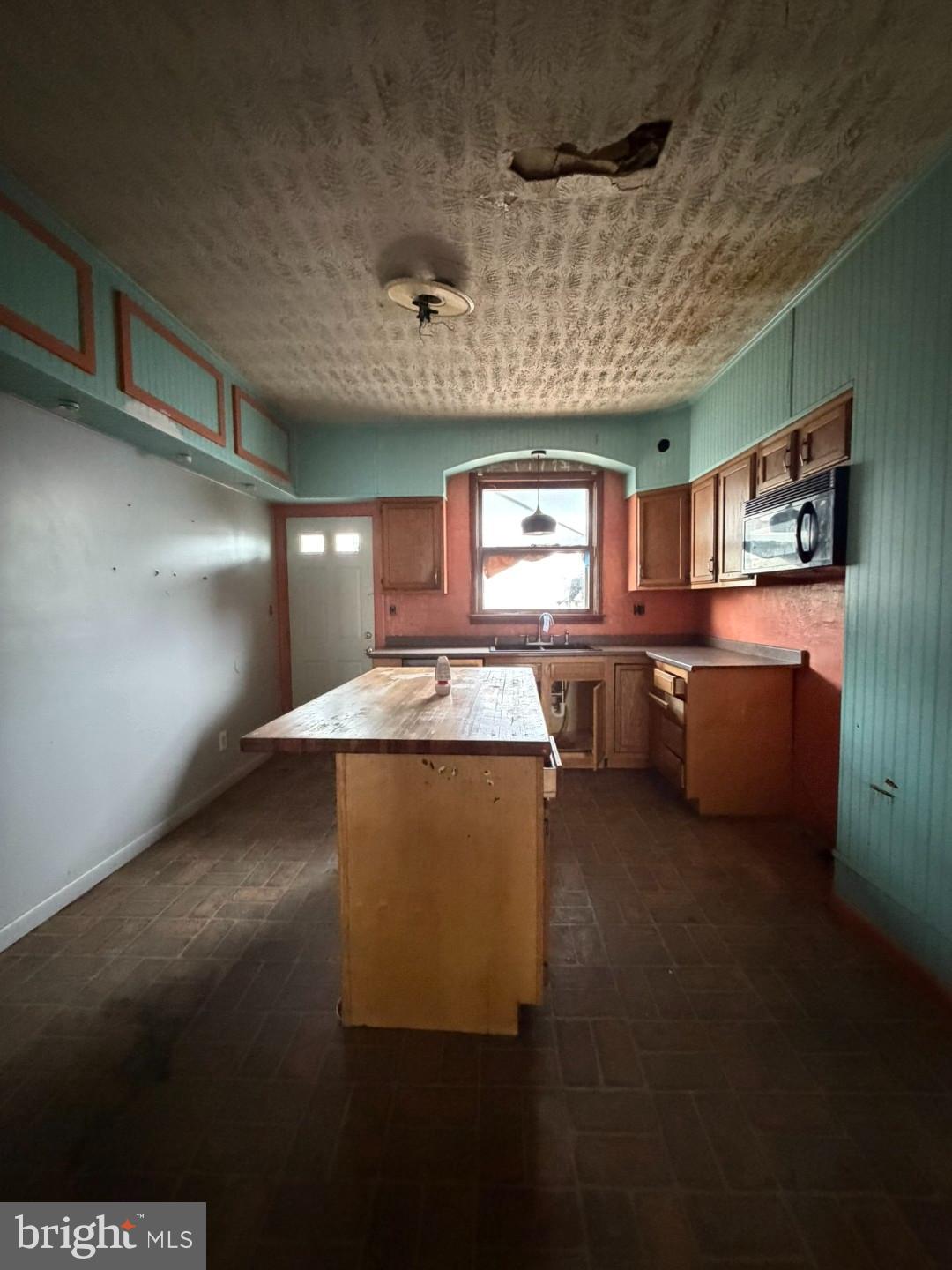 12 South Kresson Street Baltimore, MD 21224 - Photo 8 of 29 a kitchen with lots of counter top space