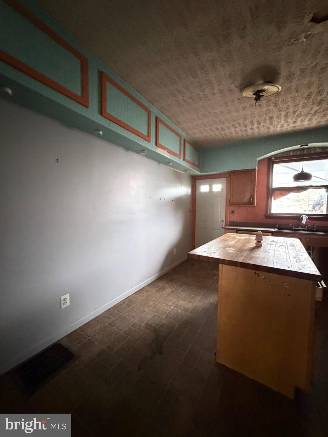 12 South Kresson Street Baltimore, MD 21224 - Photo 9 of 29 a view of water heater room