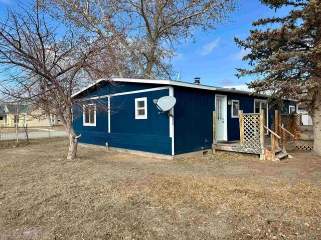 $219,000 | 401 Sharp Street, Saratoga, WY 82331