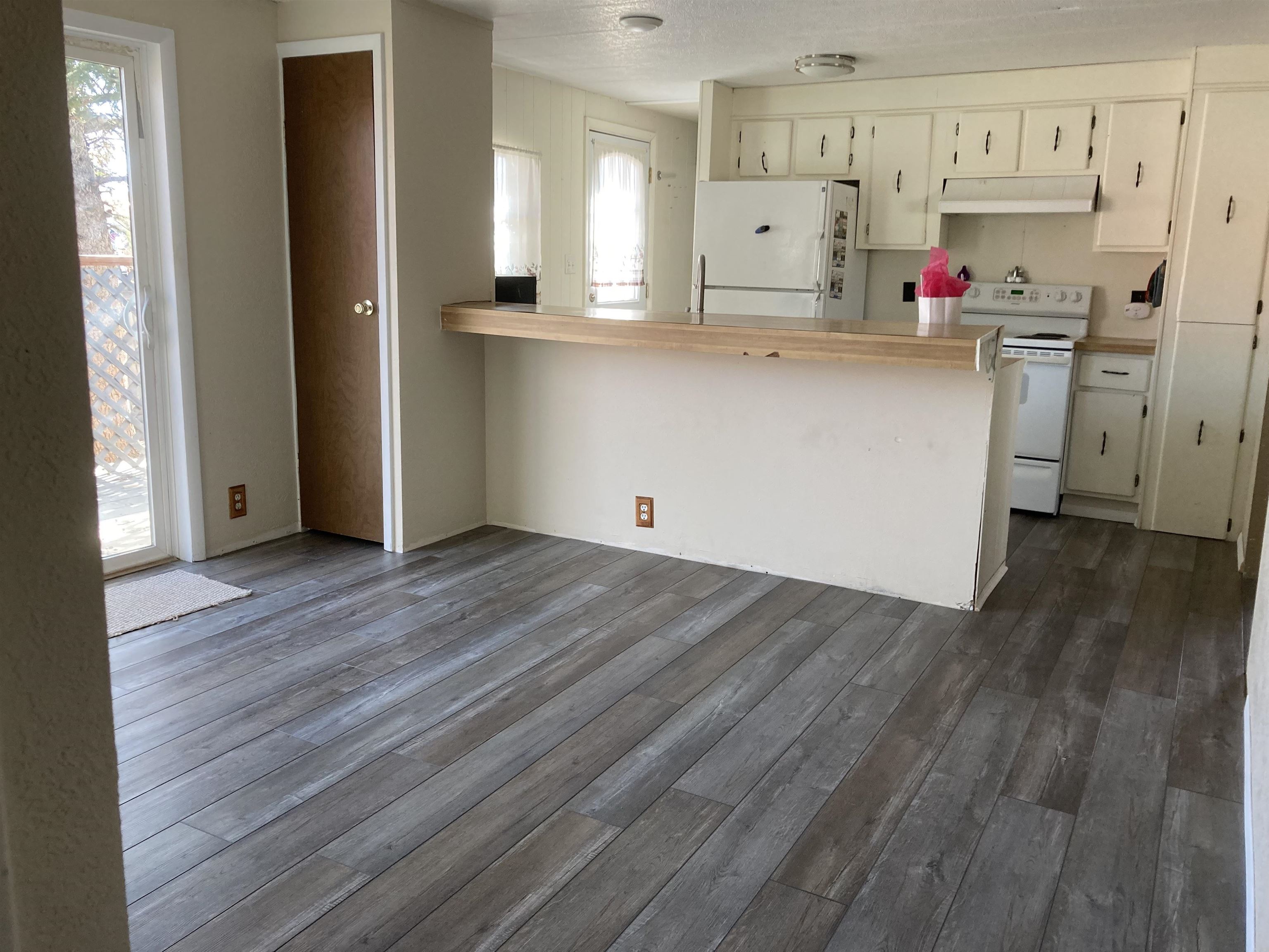 401 Sharp Street Saratoga, WY 82331 - Photo 2 of 27