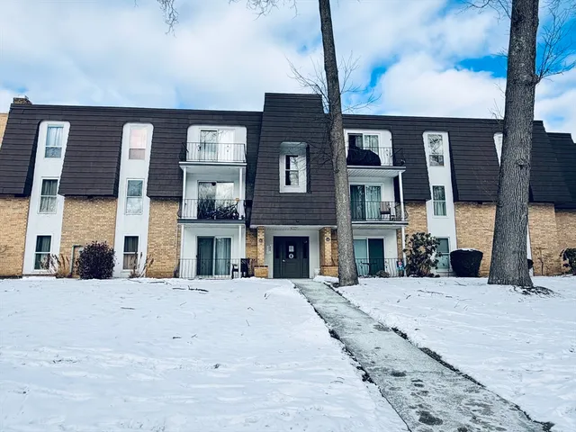 $269,900 | 8 Shadowbrook Lane, Unit 41, Milford, MA 01757