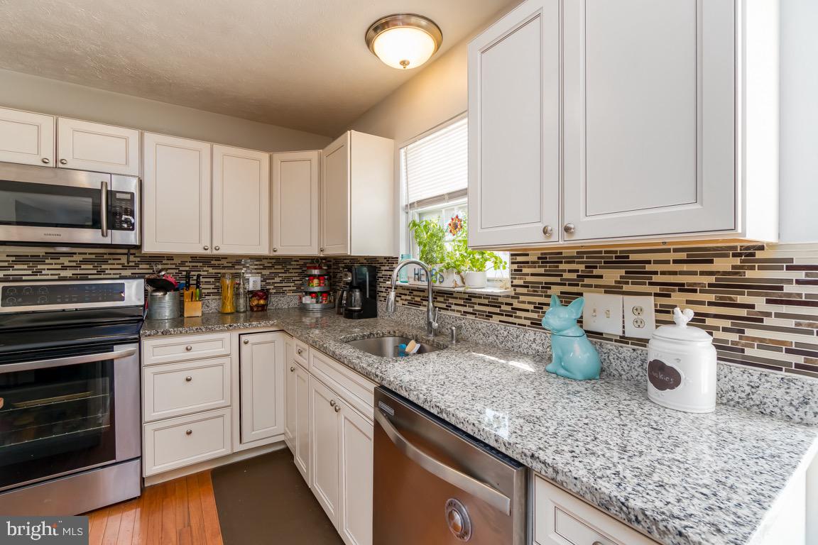 6 Wells Road Stafford, VA 22556 - Photo 14 of 36 Upgraded countertops!
