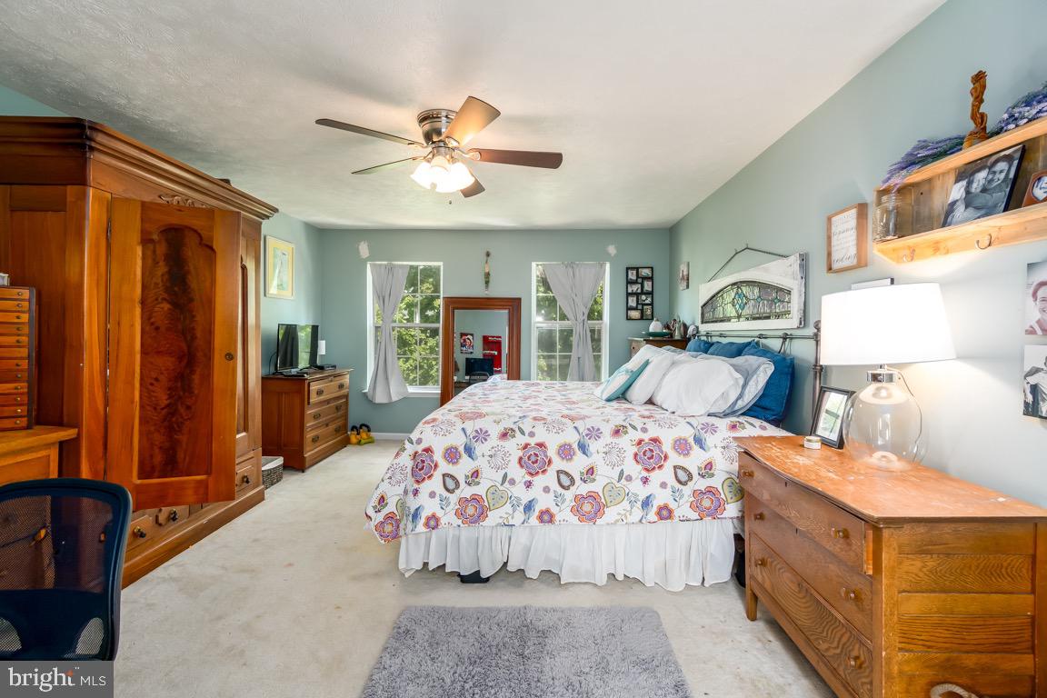 6 Wells Road Stafford, VA 22556 - Photo 15 of 36 Large master bedroom!