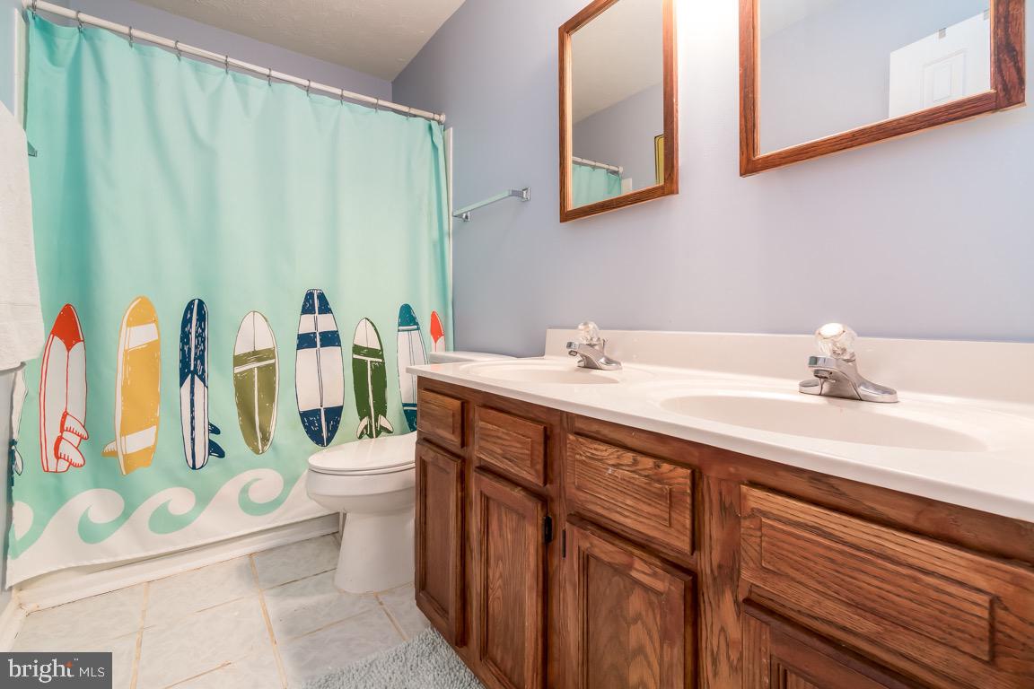 6 Wells Road Stafford, VA 22556 - Photo 25 of 36 Upstairs bathroom!