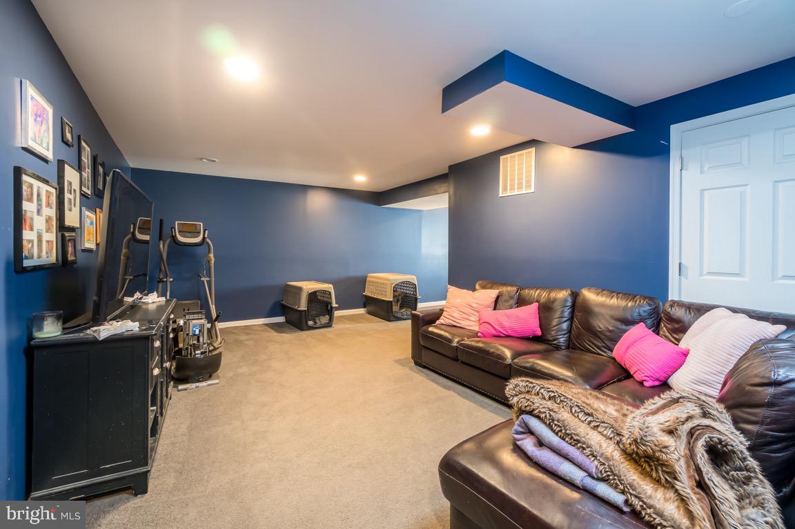 6 Wells Road Stafford, VA 22556 - Photo 26 of 36 Recreation room!