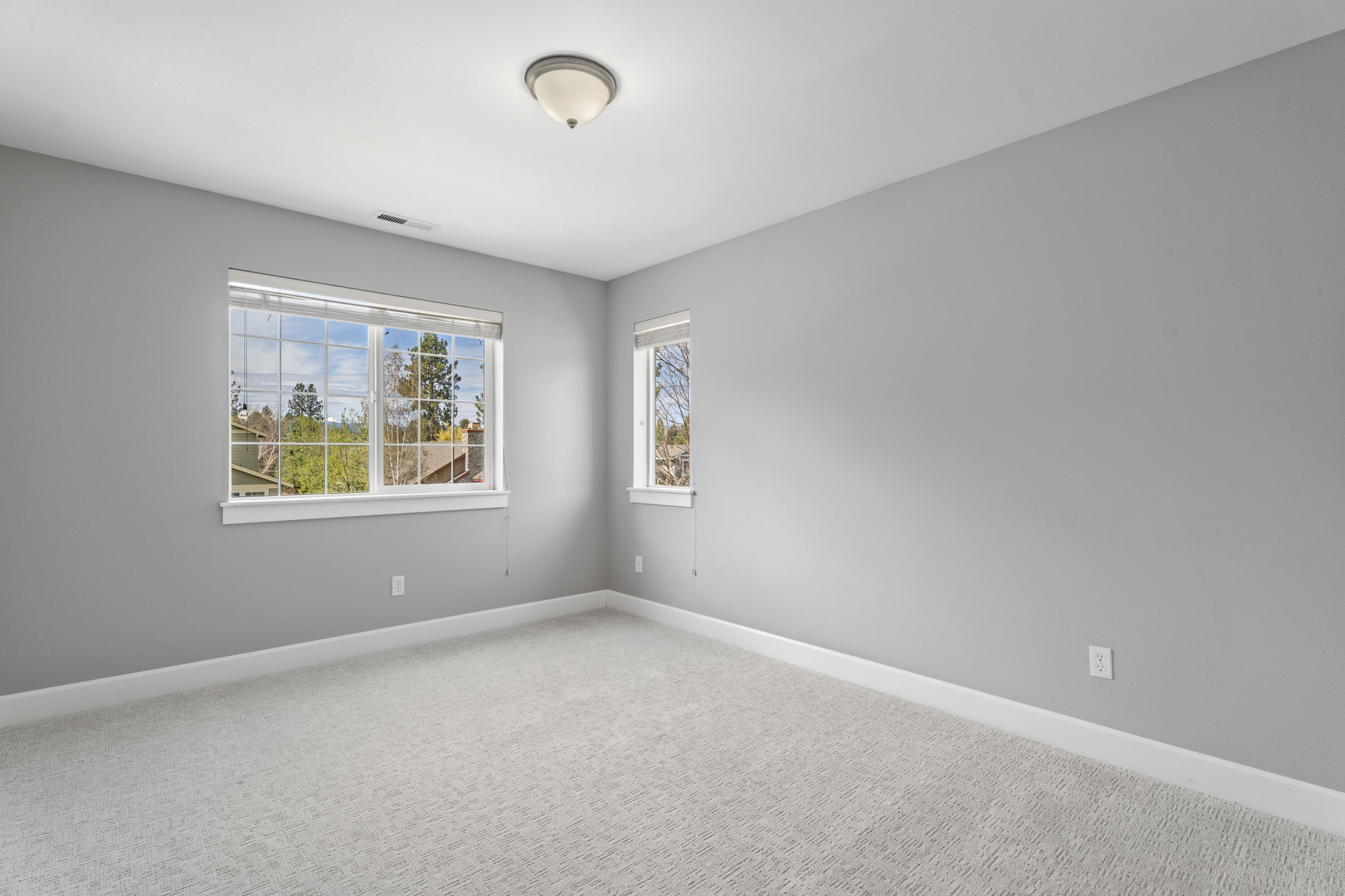 61425 Davis Lake Loop Bend, OR 97702 - Photo 33 of 51 69-Bedroom