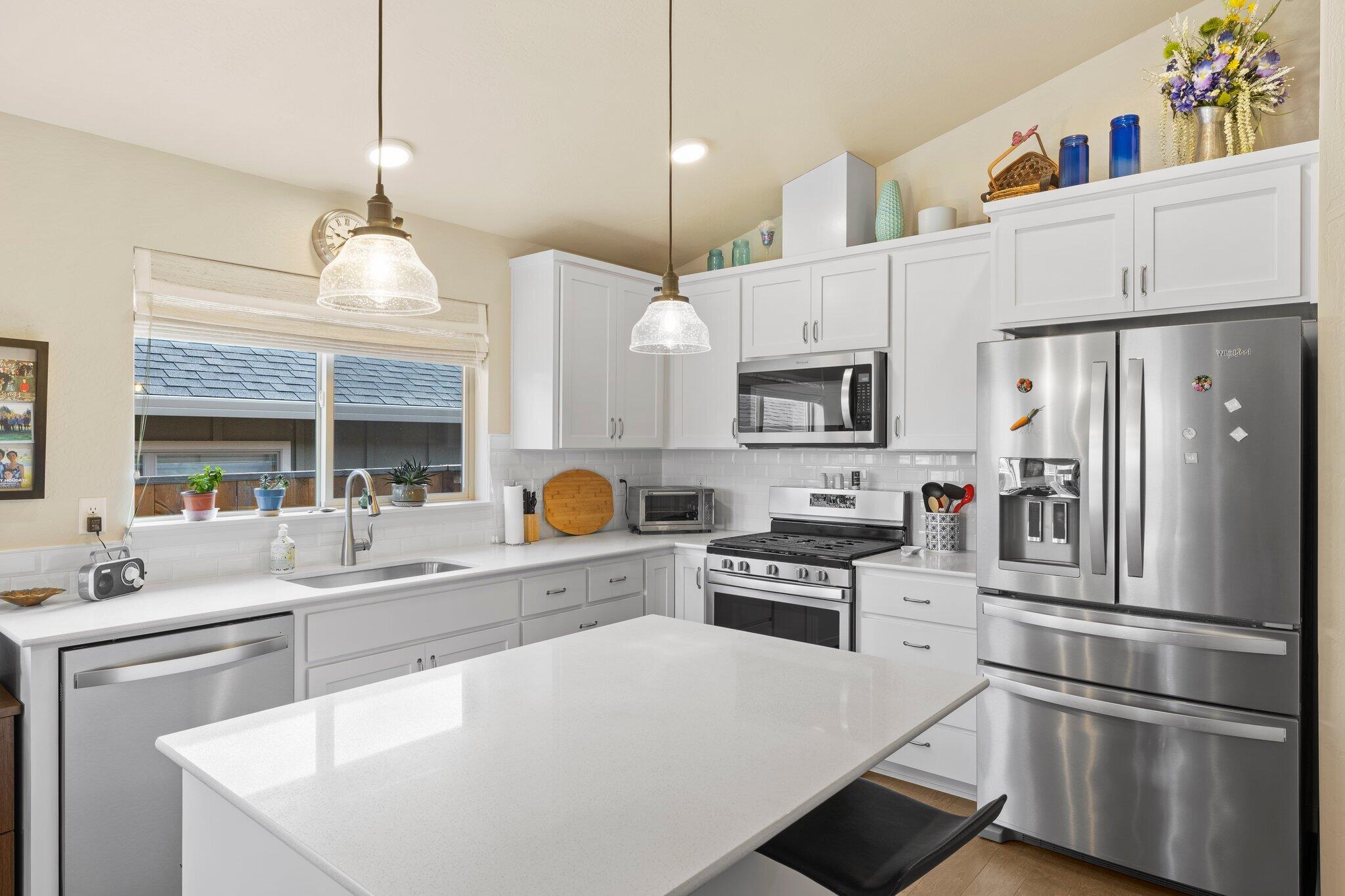 72 William Way Talent, OR 97540 - Photo 7 of 21 10-web-or-mls-_D9A8888