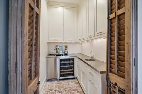 a view of a house with backyard and porch