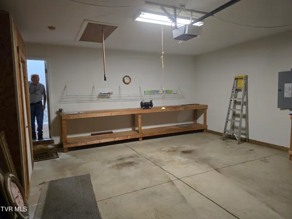 $425,000 | 210 Taylor Drive, Piney Flats, TN 37686