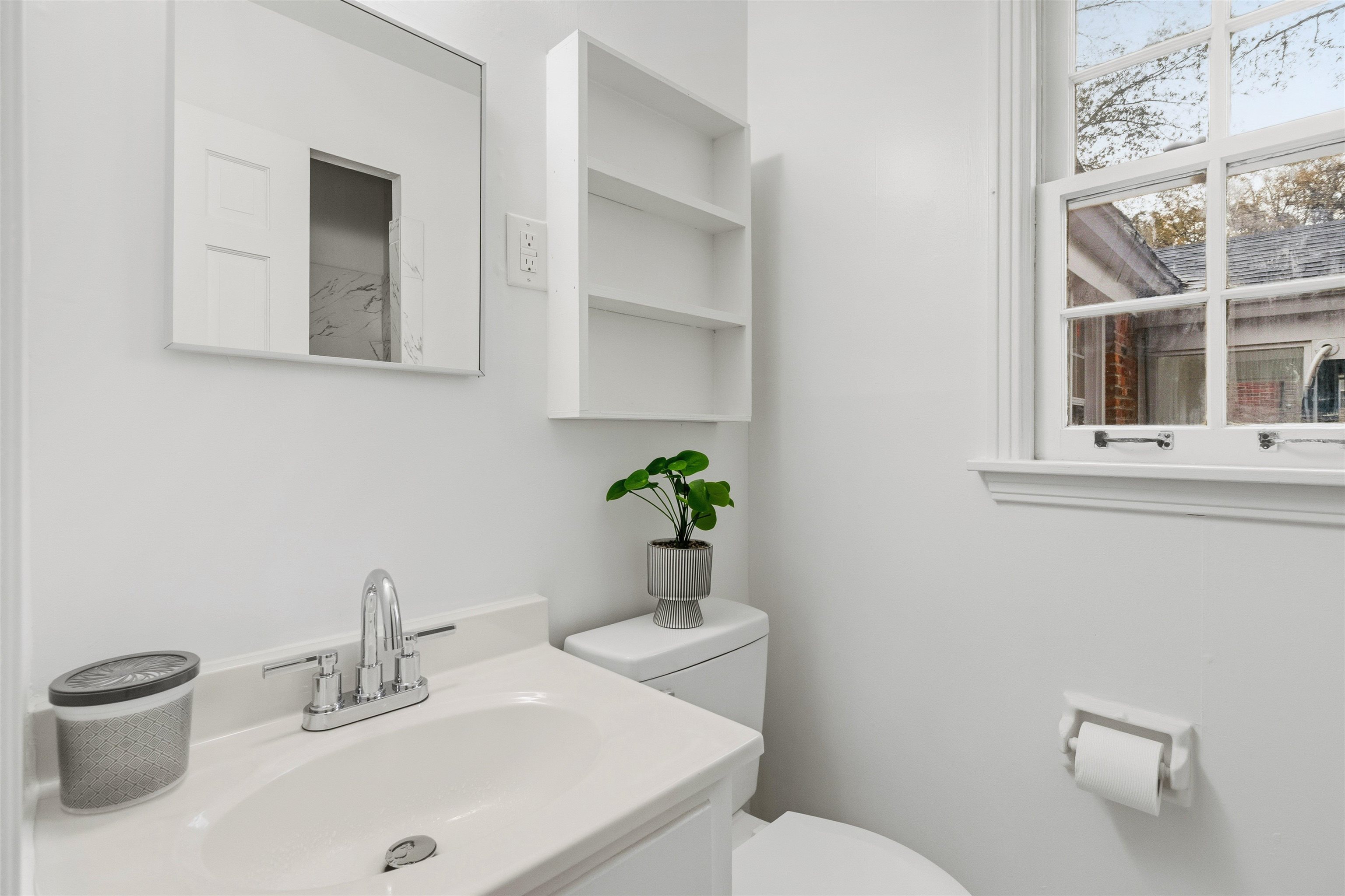 416 Rosser Road Memphis, TN 38120 - Photo 18 of 30 a bathroom with a sink a toilet and mirror