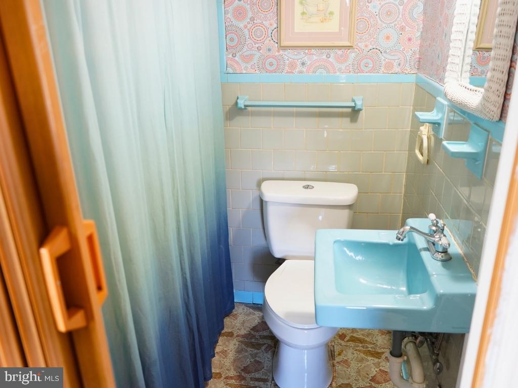 8301 Legation Road Hyattsville, MD 20784 - Photo 18 of 22 Bath