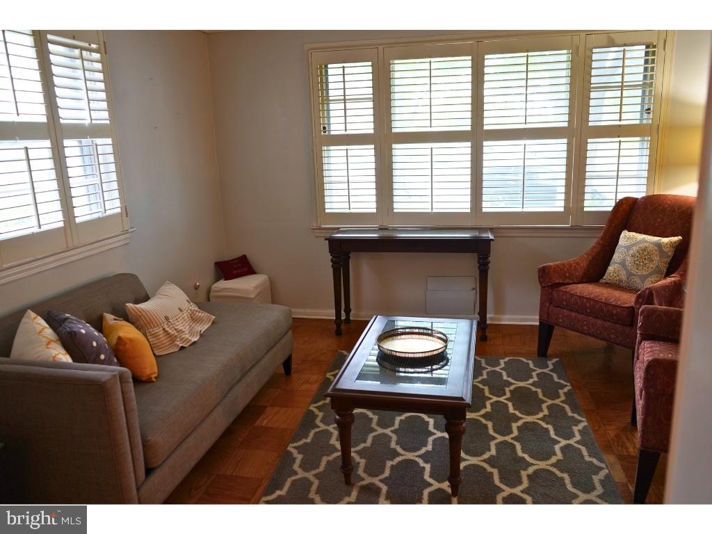 8301 Legation Road Hyattsville, MD 20784 - Photo 2 of 27 Living room